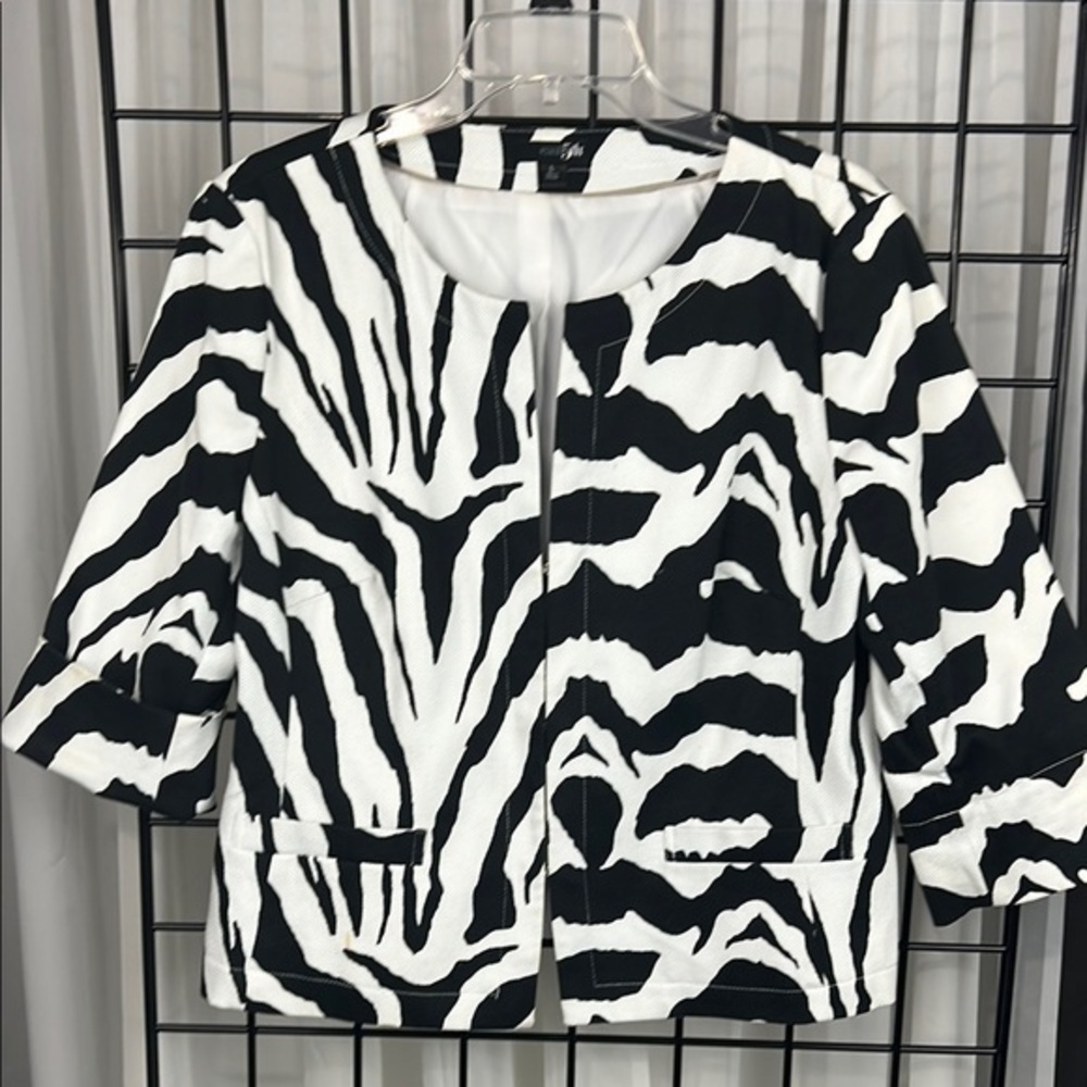 Black and White Crew Neck Cropped Zebra Print Jacket with convertible sleeves.